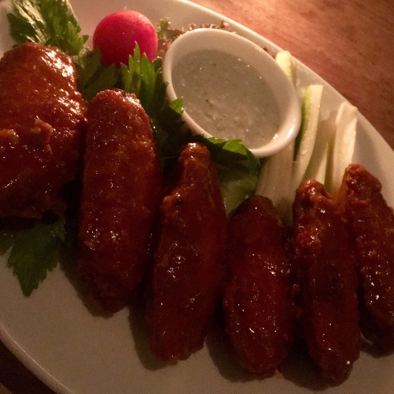 スパイシーＮＹチキンウィングブルーチーズディップとセロリスティック （5ea）(T.Y.HARBOR RIVER LOUNGE （ティーワイハーバーリバーラウンジ【旧店名】ウォーターライン）)