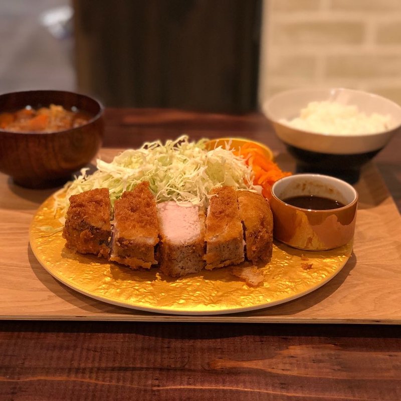 金のとんかつ定食(Spice & Herb Epice Mamma Mia byなんてこった研究所 金山店)