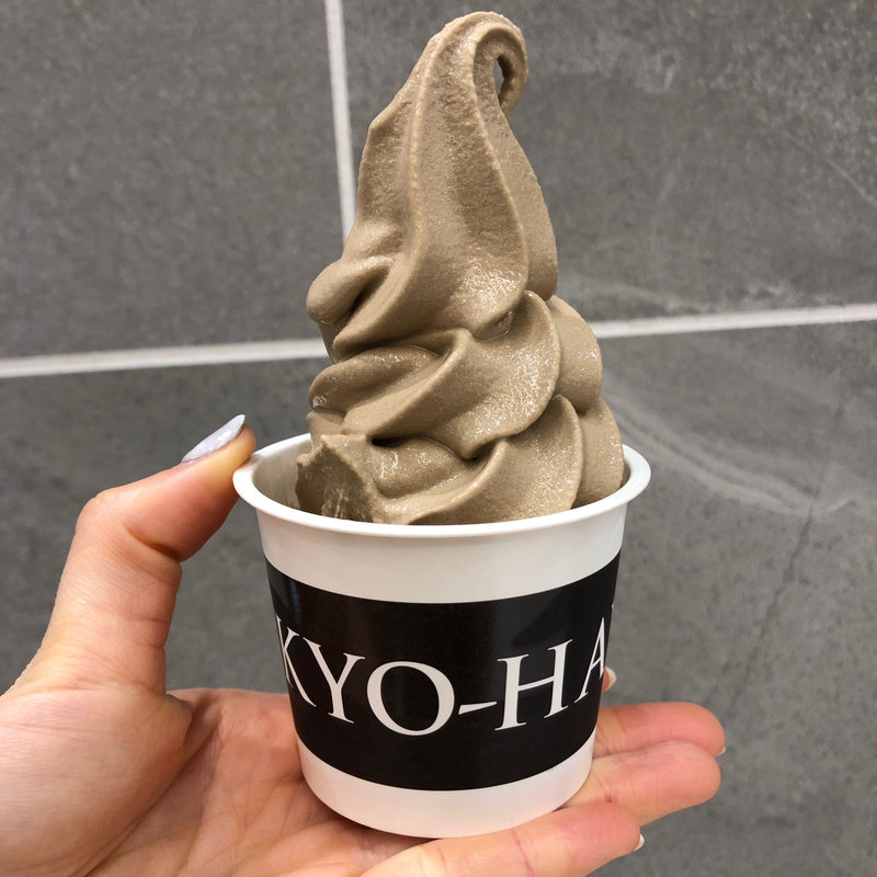 ほうじ茶ソフトクリーム(京はやしや ラゾーナ川崎店)