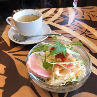 サラダ&スープ(洋食屋 ぷてぃ あゔぃにょん)