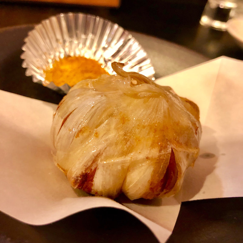 ニンニク丸揚げ(焼鳥はなび)