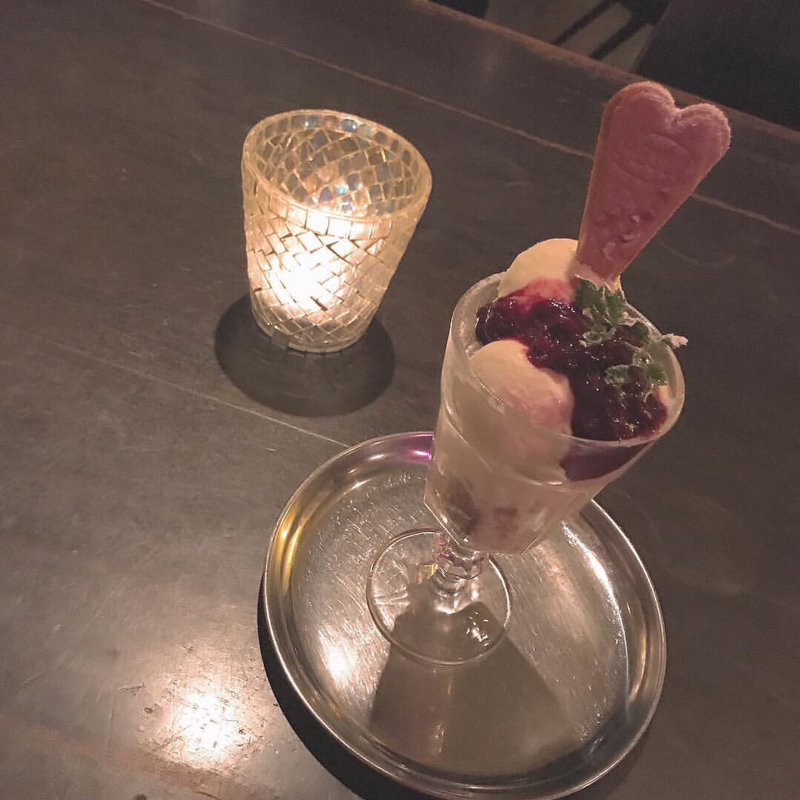 ブルーベリーチーズのパフェ(ザリガニカフェ)