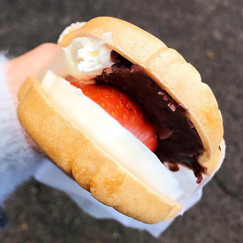 苺のたい焼きアイス（苺つぶあん/ミルクアイス）(やっとこ家 （ヤットコヤ）)