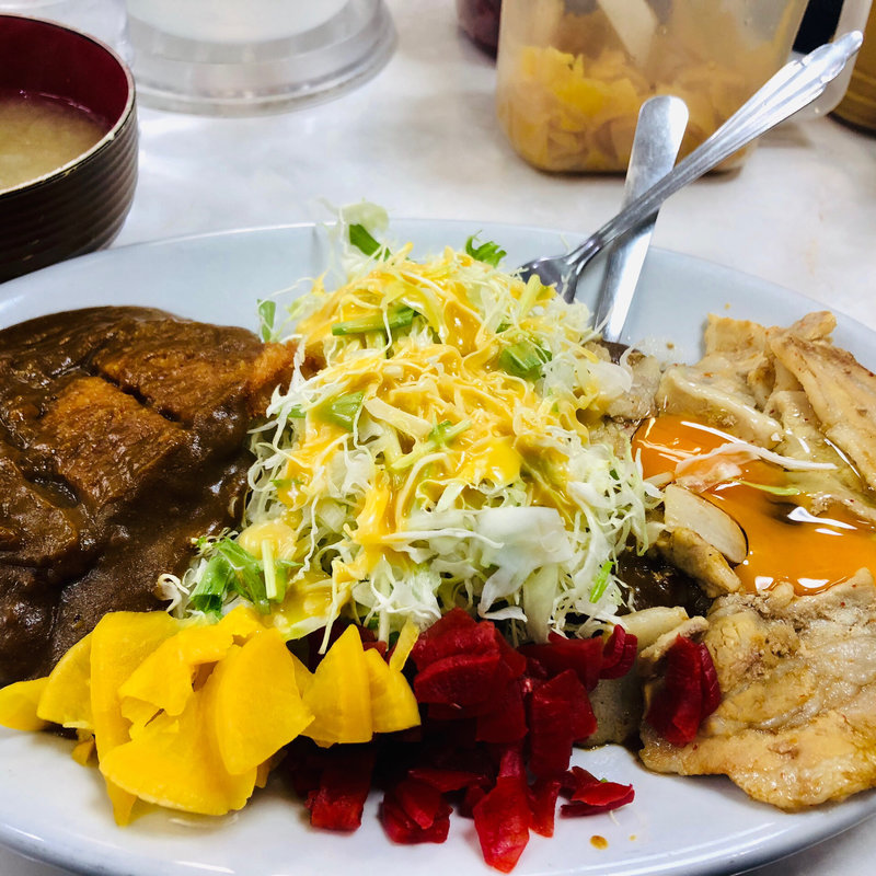 サンデーセット 2種類カレーの具が選べます。味噌汁付き(スタミナカレーの店バーグ 弥生町店)