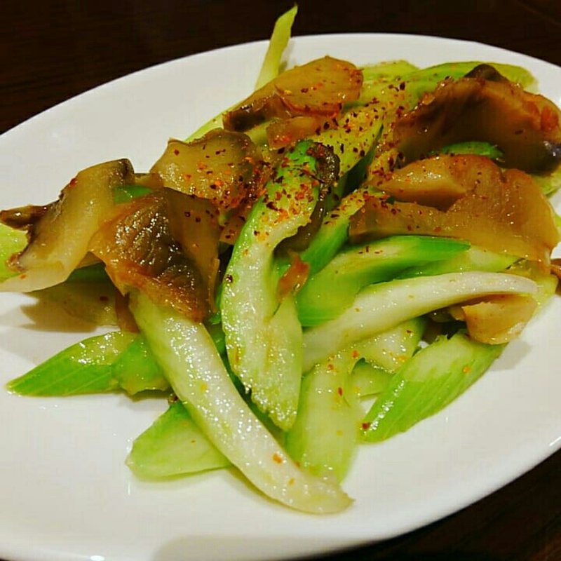 セロリとザーサイの炒めもの(Grill & Kitchen かぼちゃの馬車)