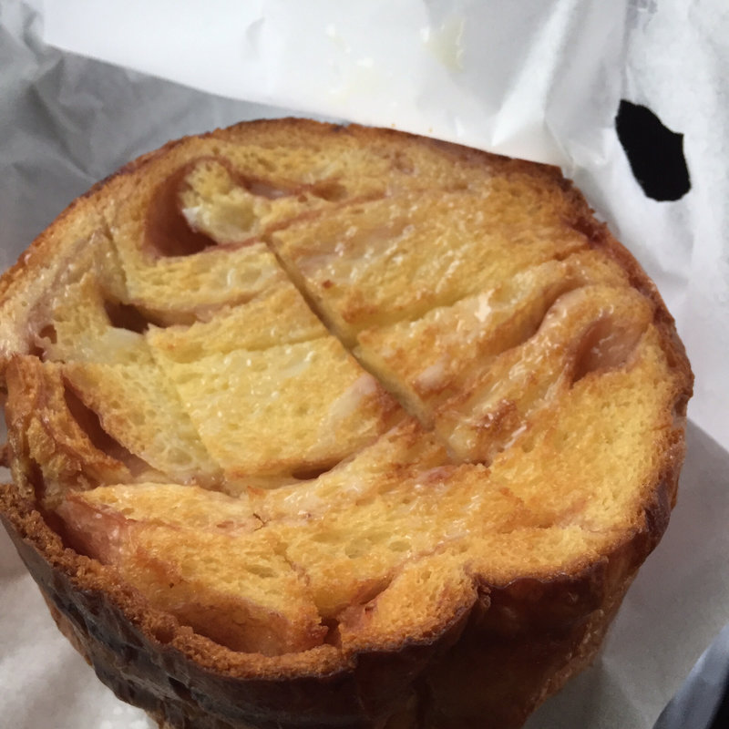 ラウンドいちごのミルクフレンチ(石窯パン工房自然屋)