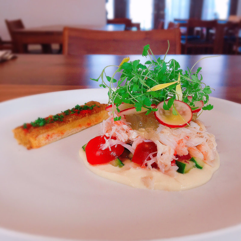 ズワイガニ、根セロリ、蟹ミソパン(L'Astre （ラストル）)