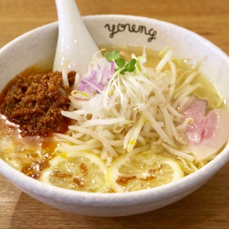 生搾りレモンラーメン(ラーメンやんぐ)