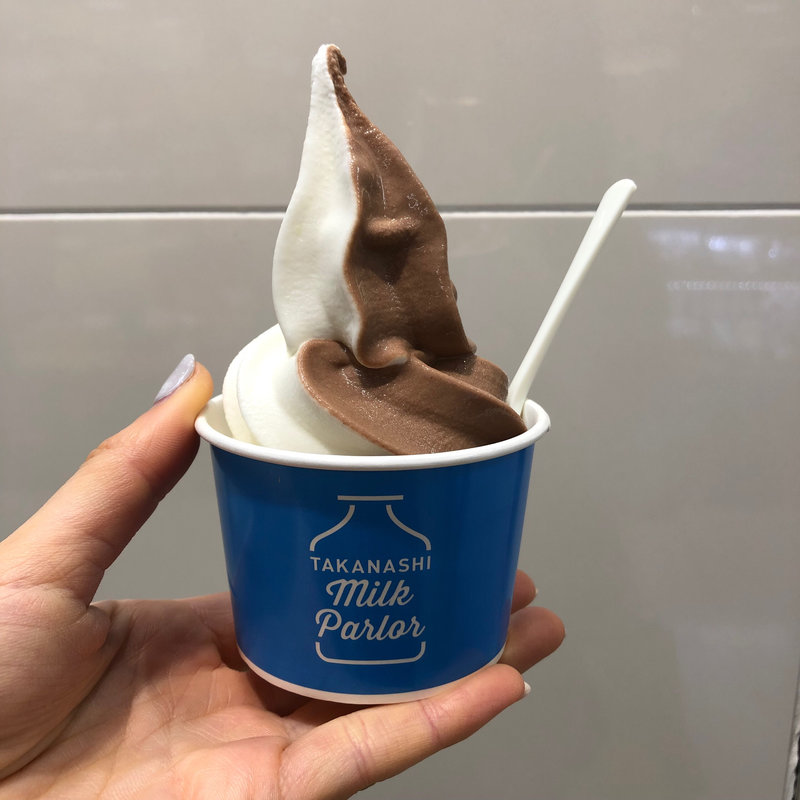 低温殺菌牛乳&カフェモカソフト(タカナシ ミルクパーラー)