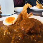 日替りランチ 海老フライとクリームコロッケのカレー(カレーショッププラモ )