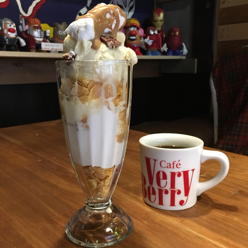 生キャラメルナッツサンデー(Very Berry Cafe 河原町二条店 （ヴェリーベリー カフェ）)