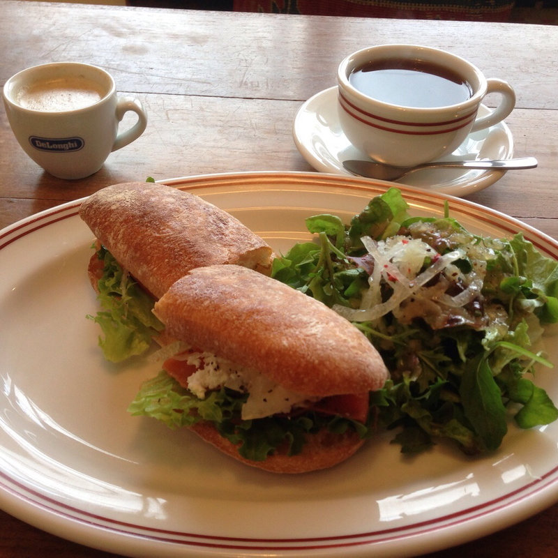 スモークサーモンカッテージチーズサンド(Cafe ROOTS)