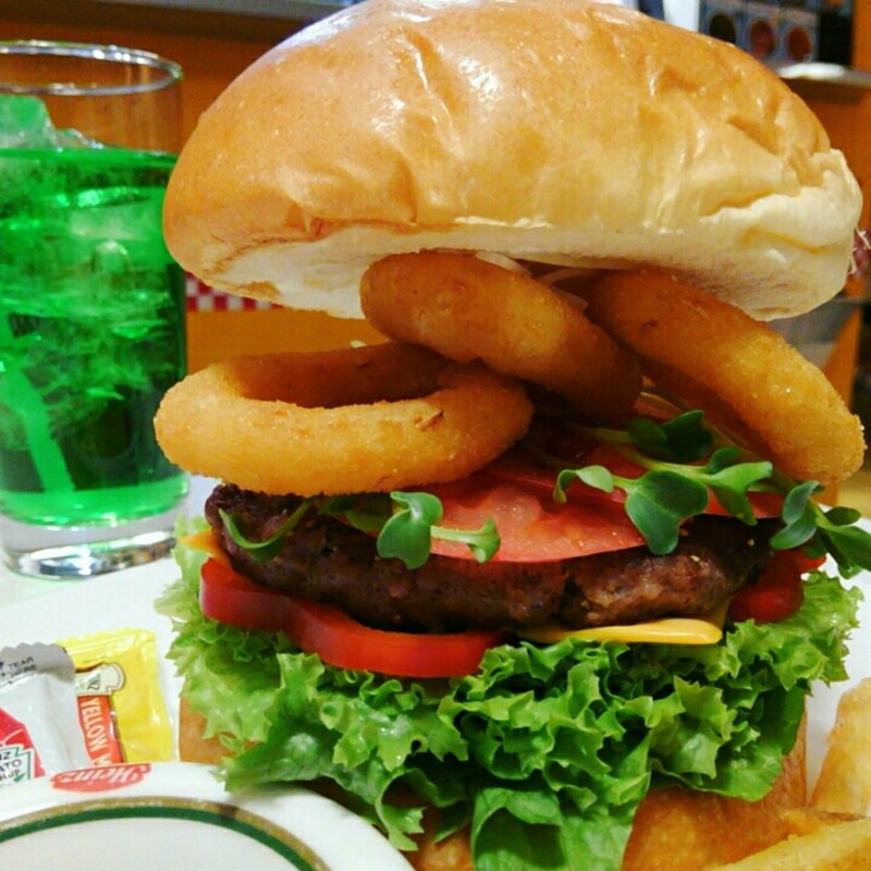 フレフレバーガー＋オニオンリング(アメリカンポップカフェ ビッグベリーマン 東大阪店)