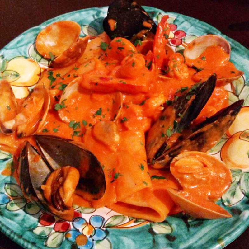 海の幸のパッケリトマトクリームパスタ(カンティーナ　アルコ （cantina arco）)