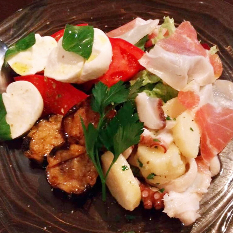 前菜盛り合わせ  (カンティーナ　アルコ （cantina arco）)