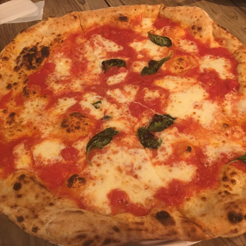 マルゲリータ ナポリサイズ(ピッツェリア  カヴァッロ)