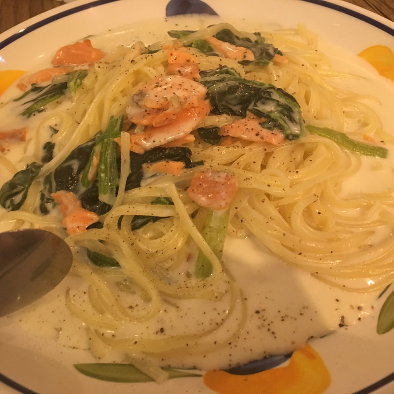 サーモンとほうれん草のクリーム(ピッツェリア  カヴァッロ)