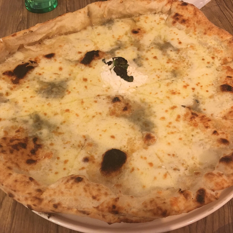 クアトロフォルマッジ(ピッツェリア  カヴァッロ)