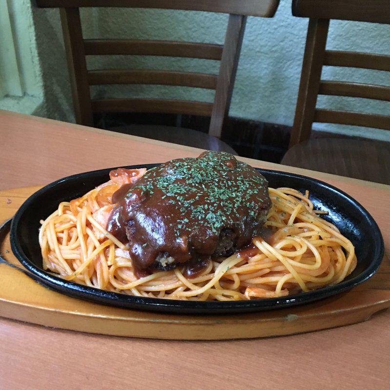 ハンバーグナポリタン(喫茶シャトゥ)