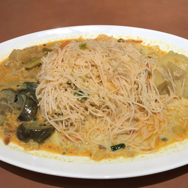 ベジタリアンカリー ヌードル (大盛)(不思議香菜ツナパハ+2)