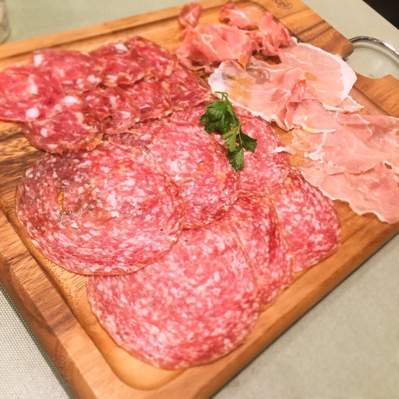 たっぷり生ハム・サラミ盛り合わせ(ベッラベーラ 錦糸町店 )