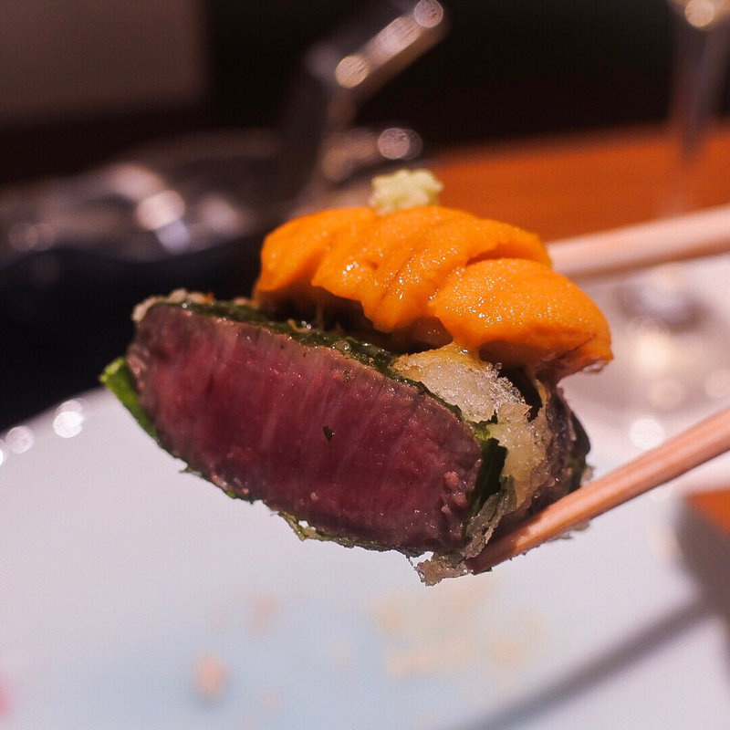 黒毛和牛と生うに(天ぷら 心斎橋 一哲)