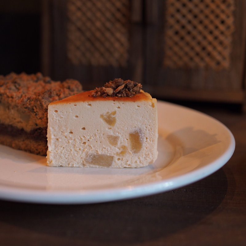 林檎とミックスクランブルのチーズケーキ(カワタ製菓店)