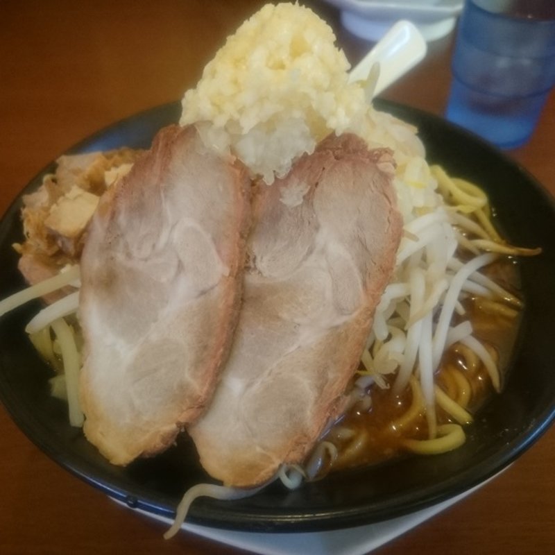 黒みちる （ 小 ） + ほぐし豚(ガツ盛りラーメン みちる屋 南流山店)
