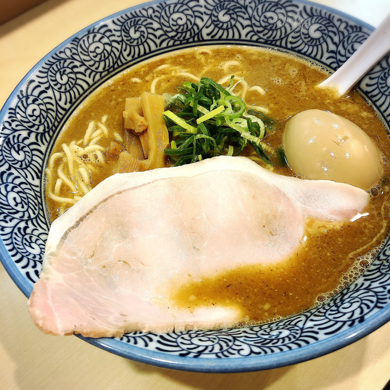 期間限定　魚介とんこつ味噌ラーメン(八重桜)