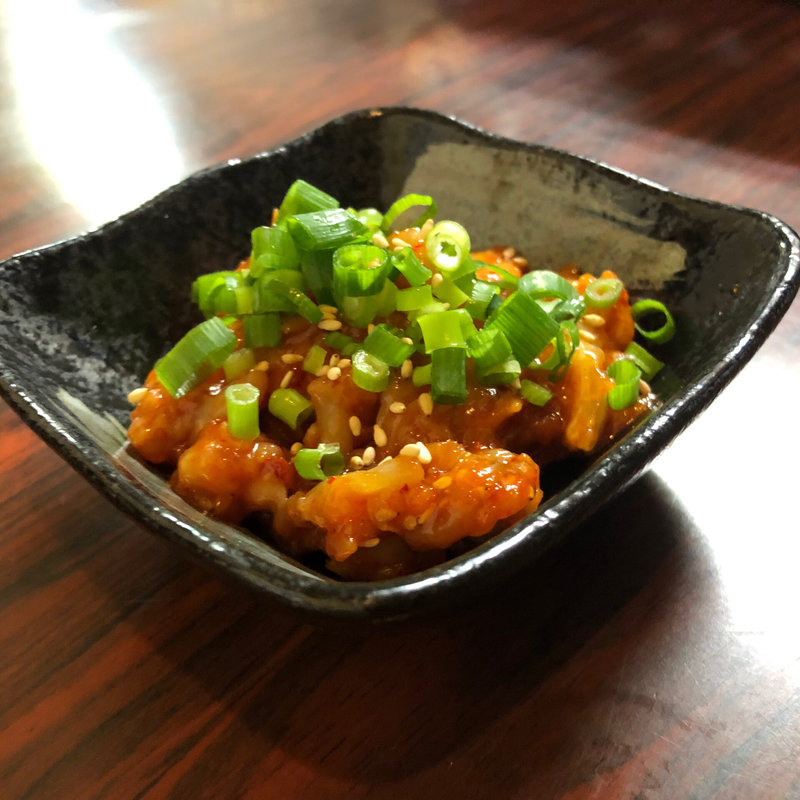 韓国風エンガワユッケ(大衆酒場えびす)