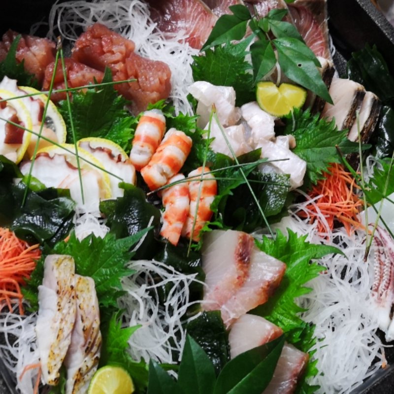 おさしみの盛り合わせ(和食料理 うおいちばん)