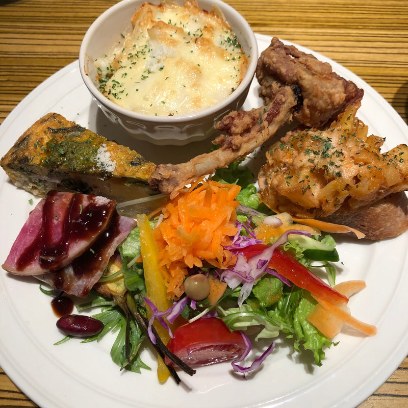 本日の3種のデリ･サラダ･サンドイッチ(BIER LOVEN)