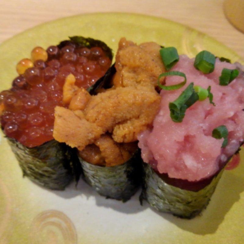 軍艦三点(こだわり廻転寿司 まぐろ人 秋葉原店)