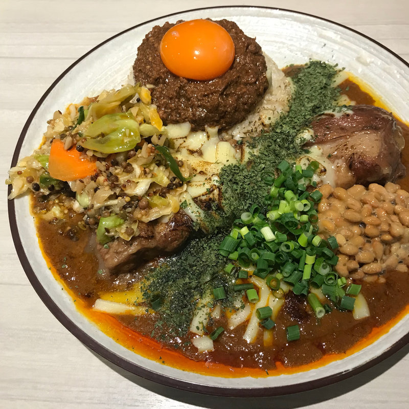 辛口並 キーマ 豚 アチャール  納豆 チーズ ドライパクチー(吉田カレー  )