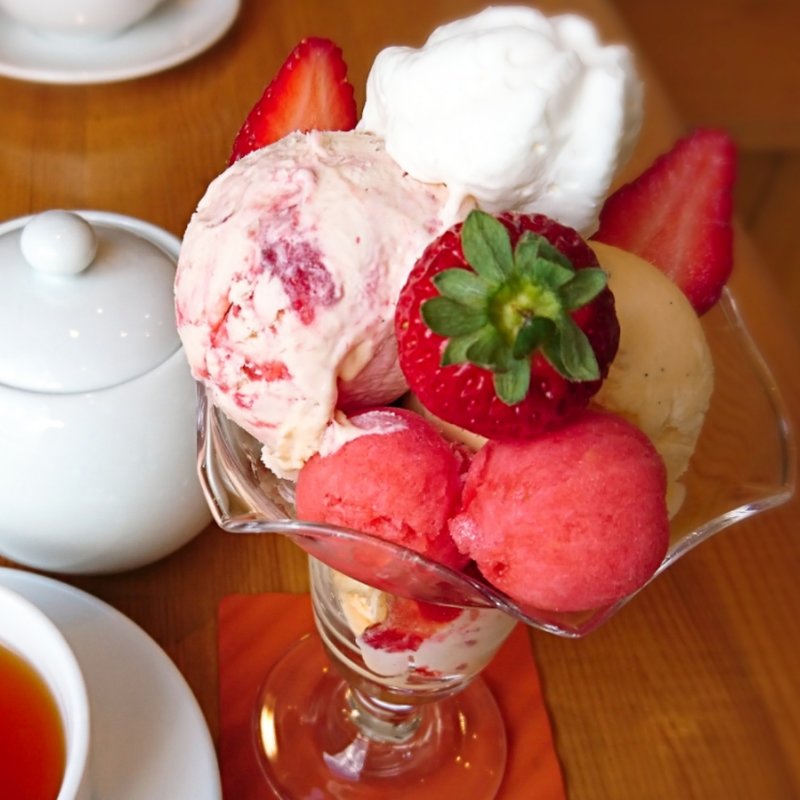 ストロベリーパフェ(patisserie ciel clair)