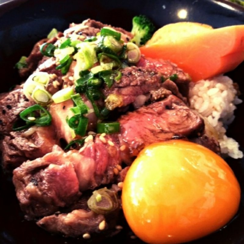 厳選牛ステーキ丼(レストハウスウエノ )