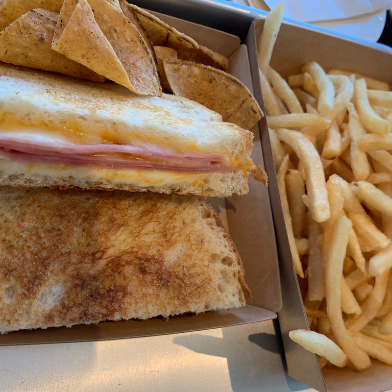 グリルドチーズサンドイッチ（プレーン）(ラシーヌ ファーム トゥー パーク)