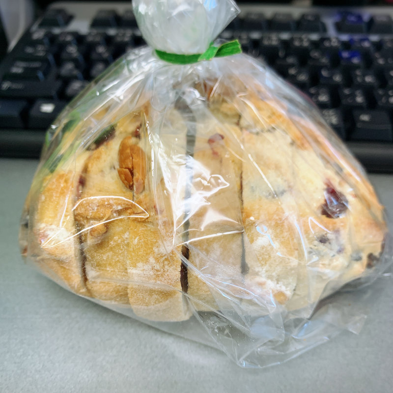 クランベリーとアーモンドのカンパーニュ(ゴントラン シェリエ 渋谷店 （GONTRAN CHERRIER）)