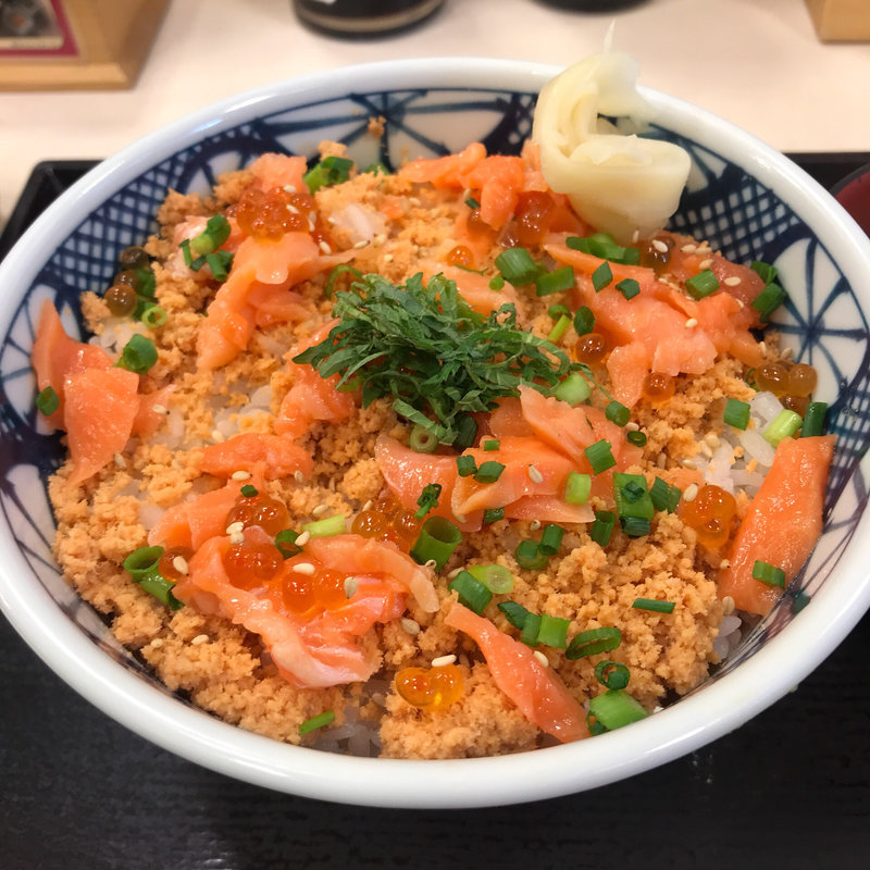 サーモンといくらのはらこ丼 大盛り(まぐろ市場立川北口店)