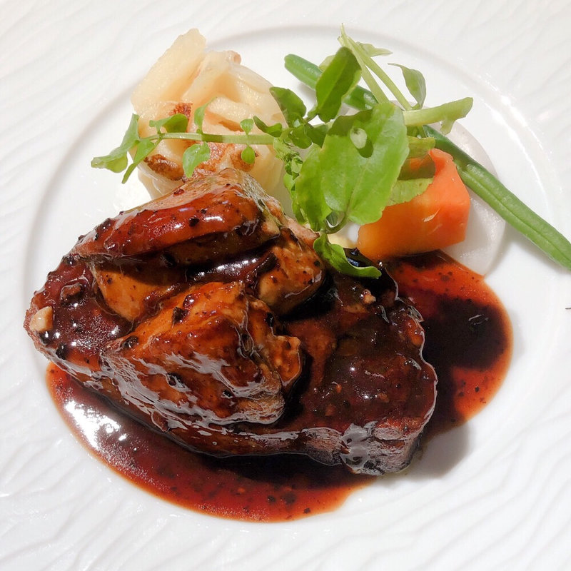 牛フィレ肉のステーキトリュフソース フォアグラトッピング(俺のビストロ＆bakery 心斎橋)