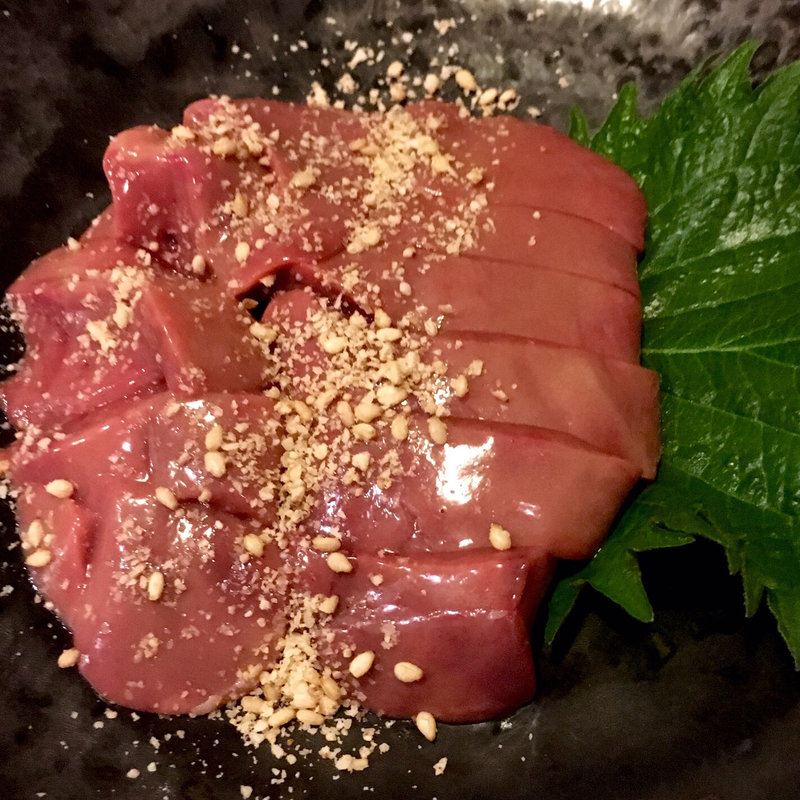 一番鶏のレバ刺し(焼鳥はなび)