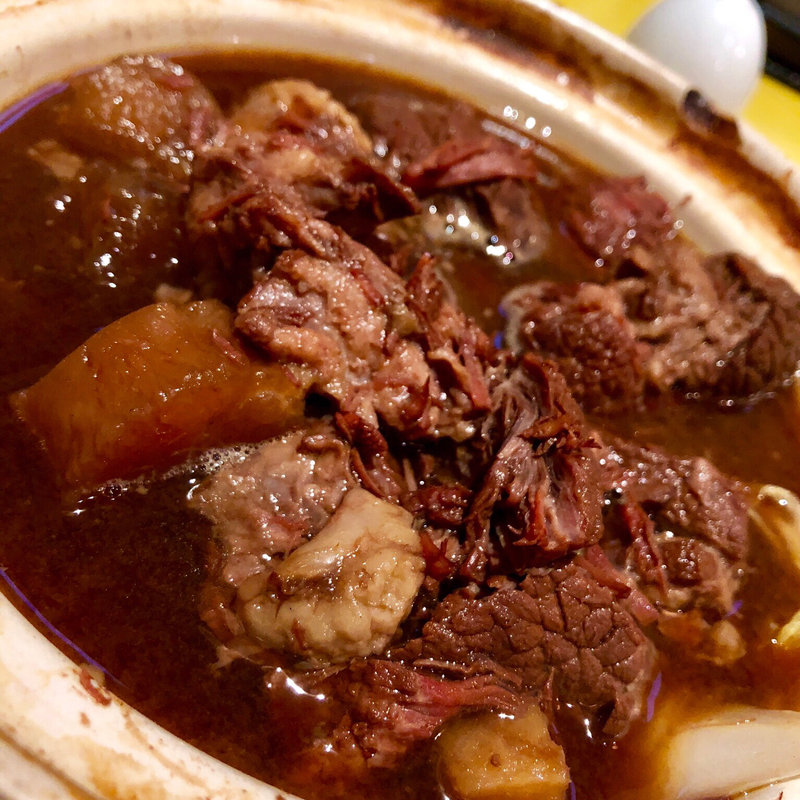 牛バラ肉とアキレス腱の広東風シチュー(小小心縁 （シャオシャオシンエン）)