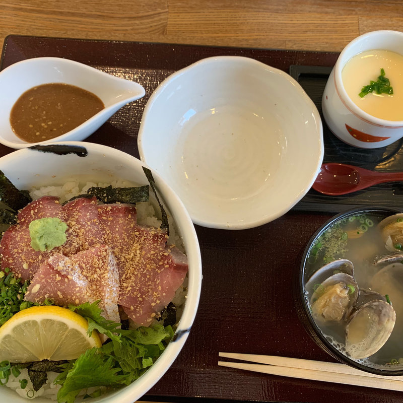 ぶりトロ定食(海鮮丼 日の出 薬院本店)