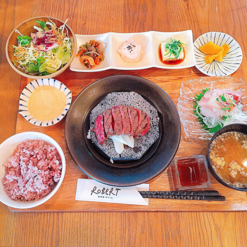 和牛 寒ブリ 一汁六菜 贅沢和定食(天王寺 肉炉端 ロバート )