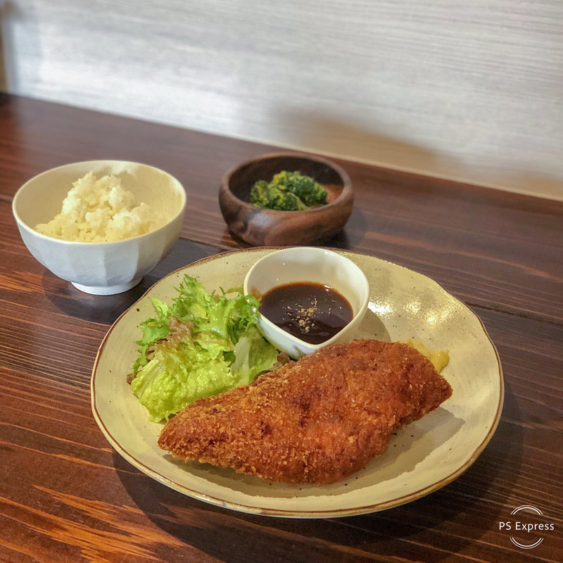 BIGチーズinチキンカツ(Dining&Cafe Sweets Okada)