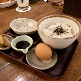 燻製大吟醸醤油で食べる卵かけご飯(燻製SAKABA峰家)