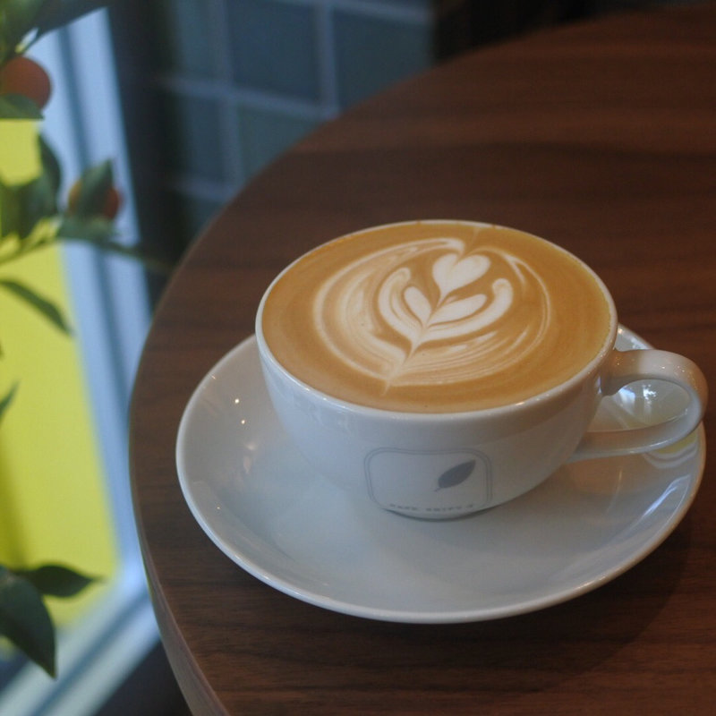 カフェラテ(CAFE SHIFT THREE)