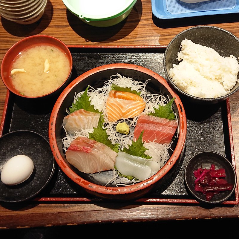 お刺身定食（ランチ）(海産物居酒屋 さくら水産 川崎駅前２号店)