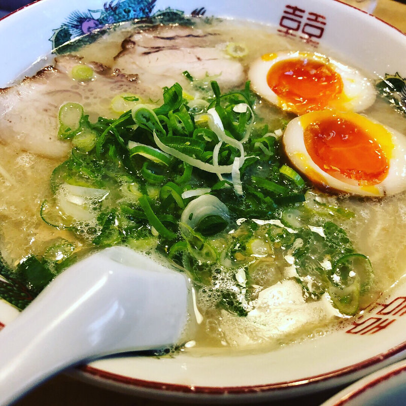 ラーメン（煮卵トッピング）(ラーメン 博多玉(はかただま))