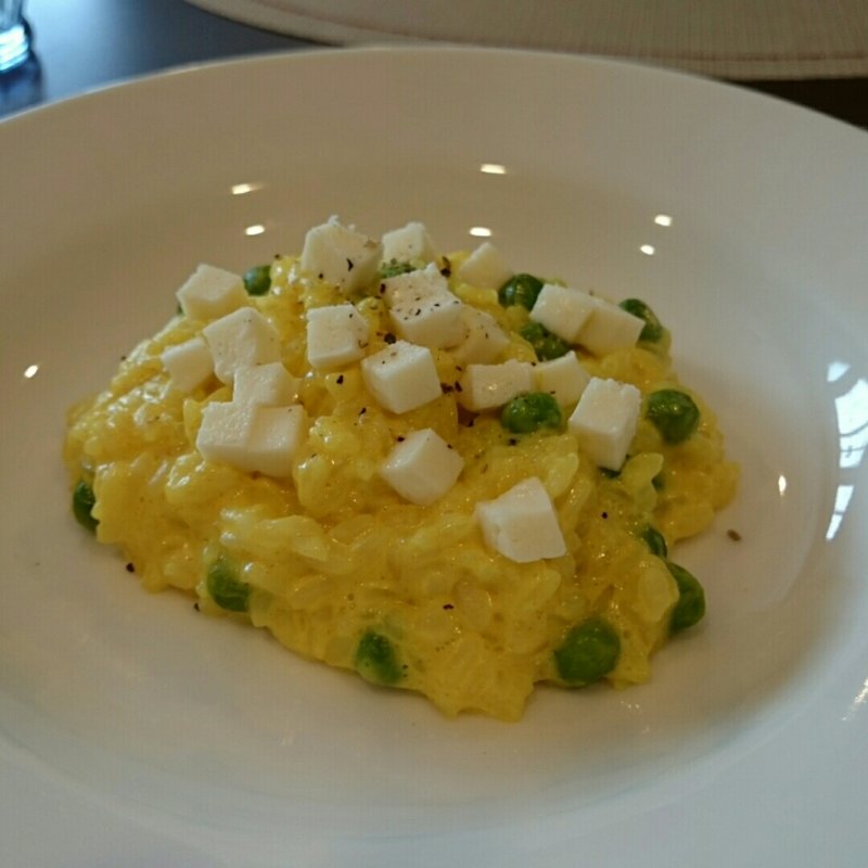 モッツァレラチーズとグリンピースのリゾット(trattoria siva)
